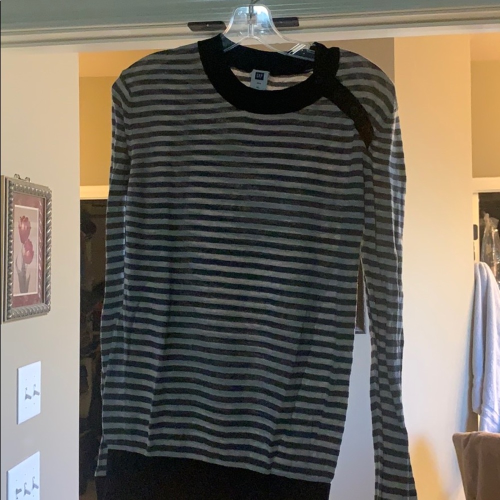 Gap sweater